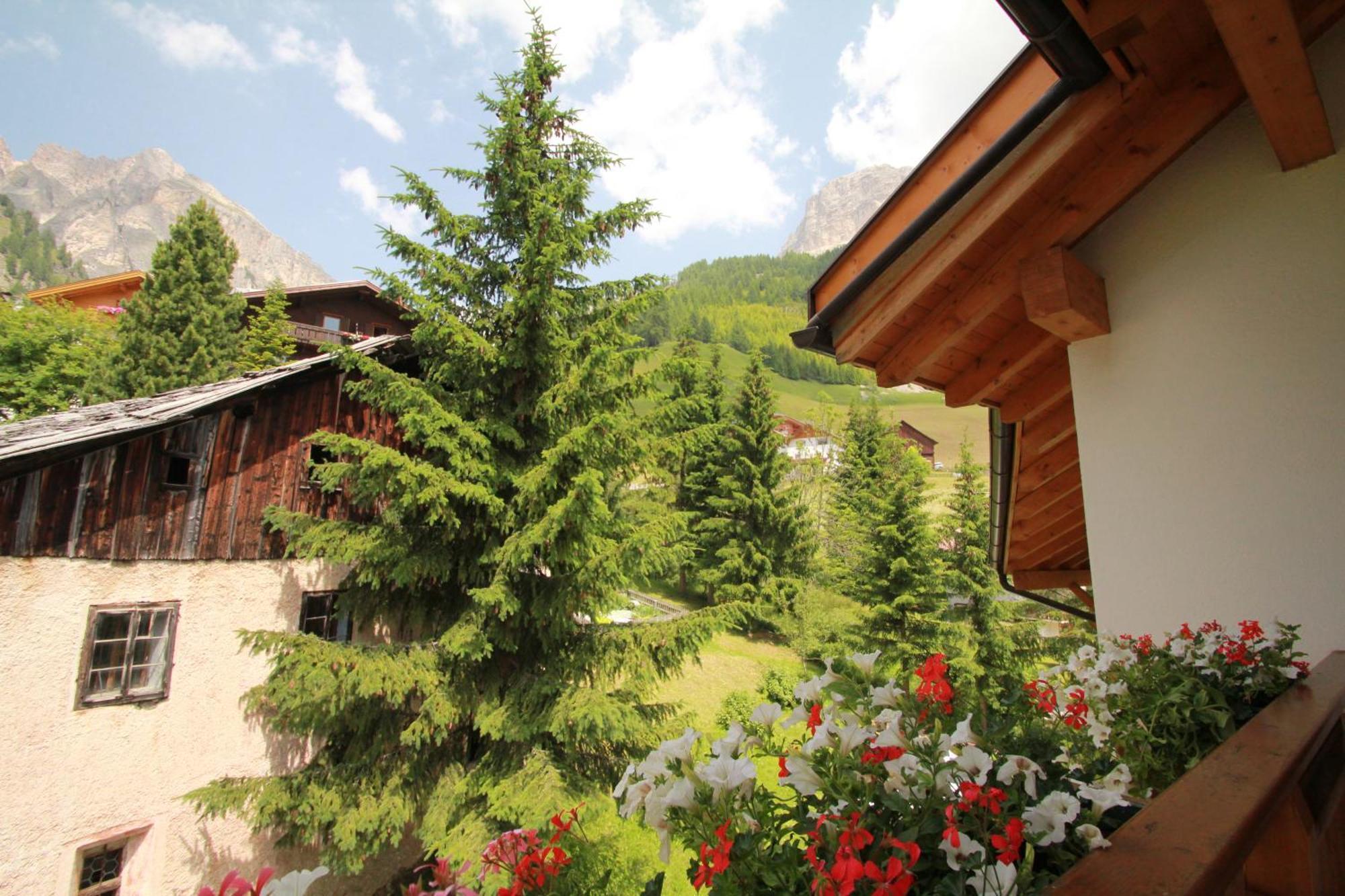Pension Merisana Corvara In Badia Exterior photo